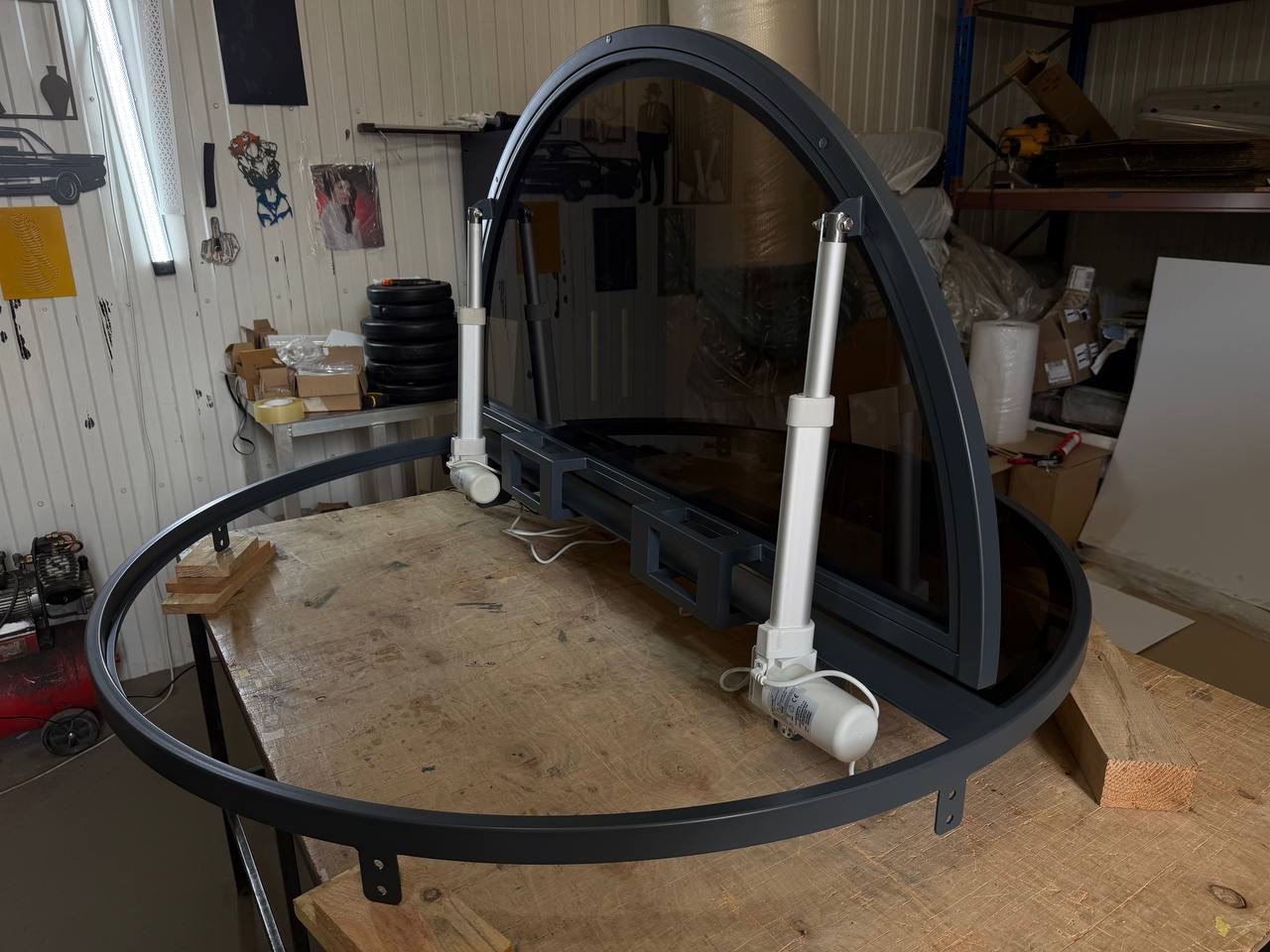 Electric Lift System for Hatch with Long-Side Hinges